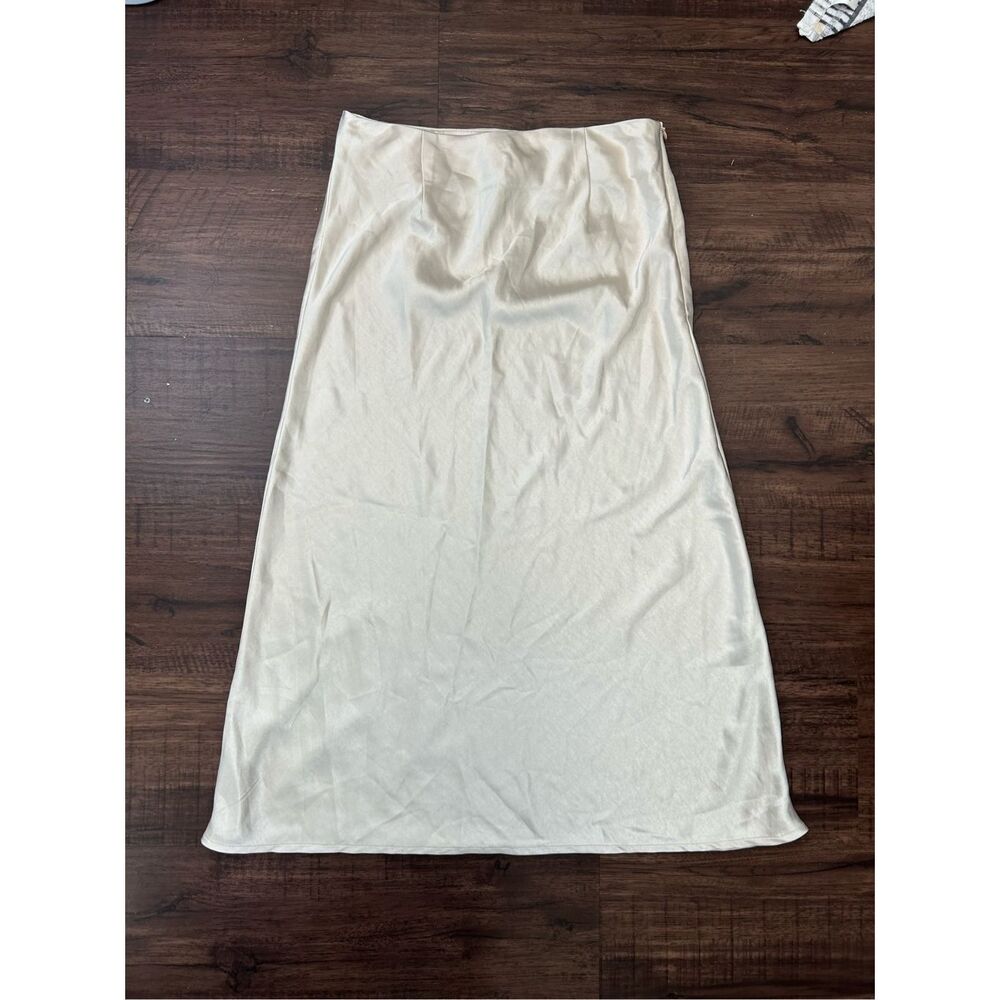 Charlotte Russe NWT Satin Cream Skirt, Sz Large, +